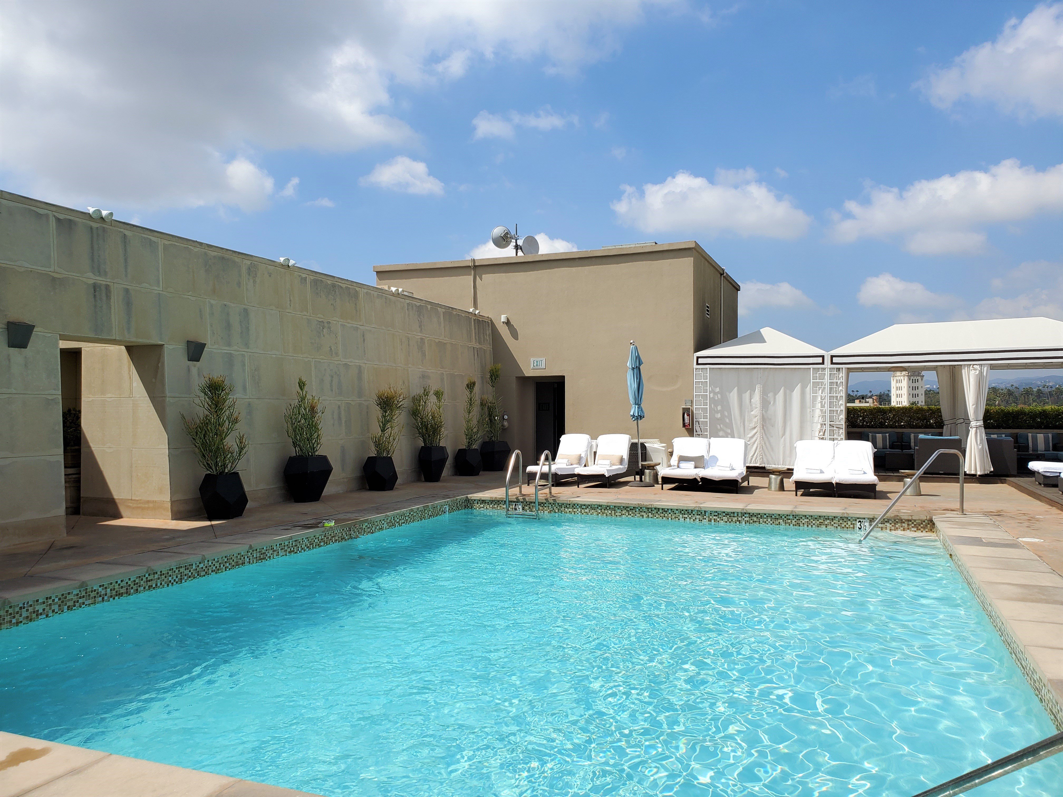 Viecroy L'Ermitage Beverly Hills rooftop pool